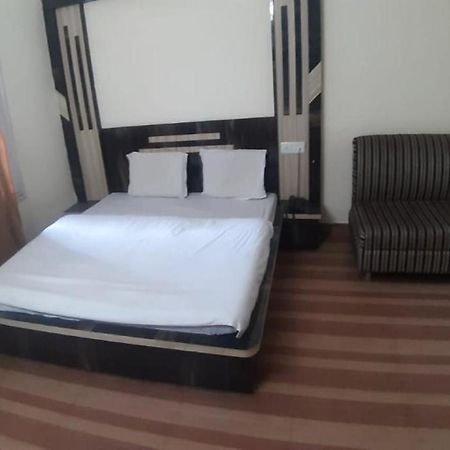 Oyo 81211 Hotel Janta Катра Экстерьер фото