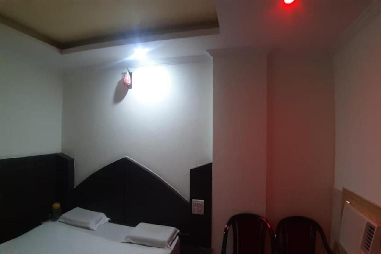 Oyo 81211 Hotel Janta Катра Экстерьер фото