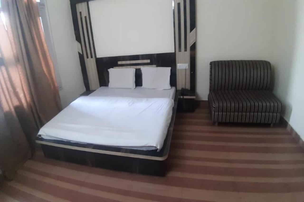 Oyo 81211 Hotel Janta Катра Экстерьер фото
