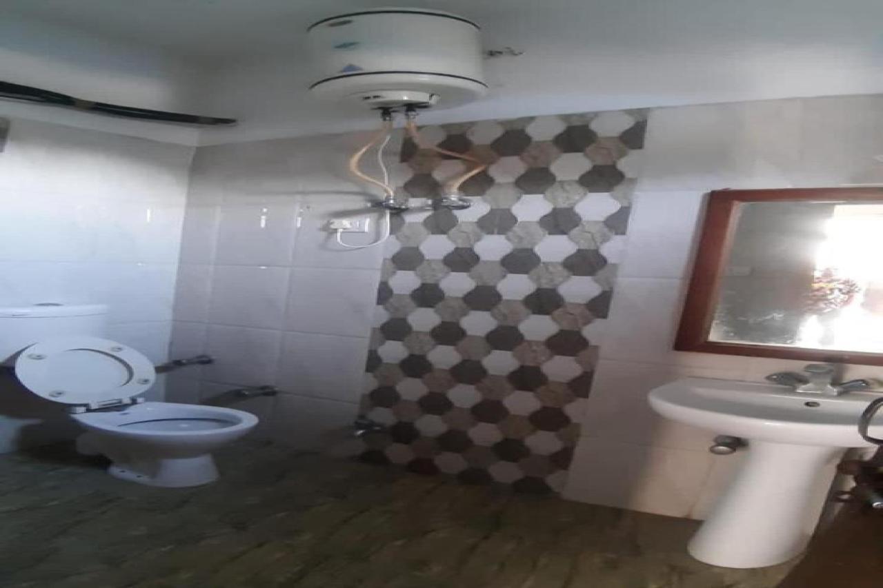 Oyo 81211 Hotel Janta Катра Экстерьер фото