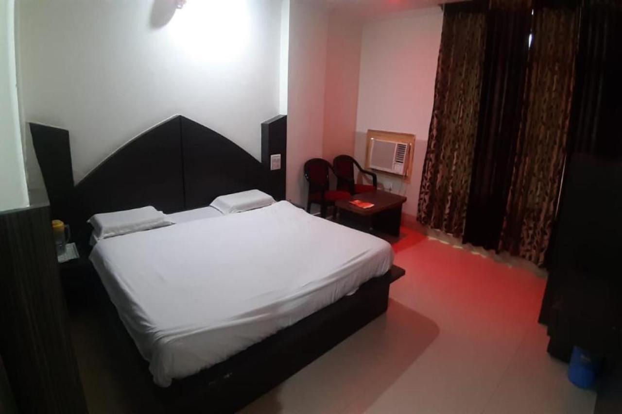 Oyo 81211 Hotel Janta Катра Экстерьер фото