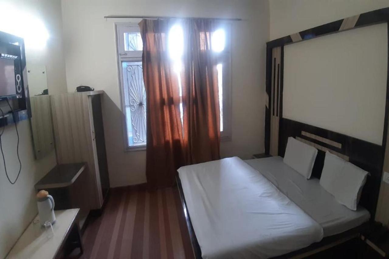 Oyo 81211 Hotel Janta Катра Экстерьер фото