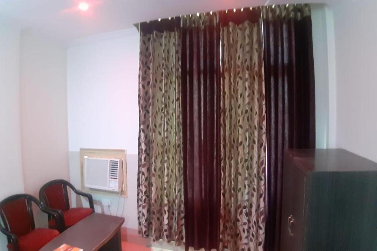 Oyo 81211 Hotel Janta Катра Экстерьер фото