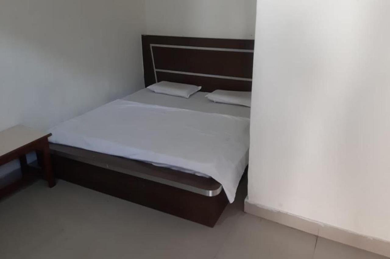 Oyo 81211 Hotel Janta Катра Экстерьер фото