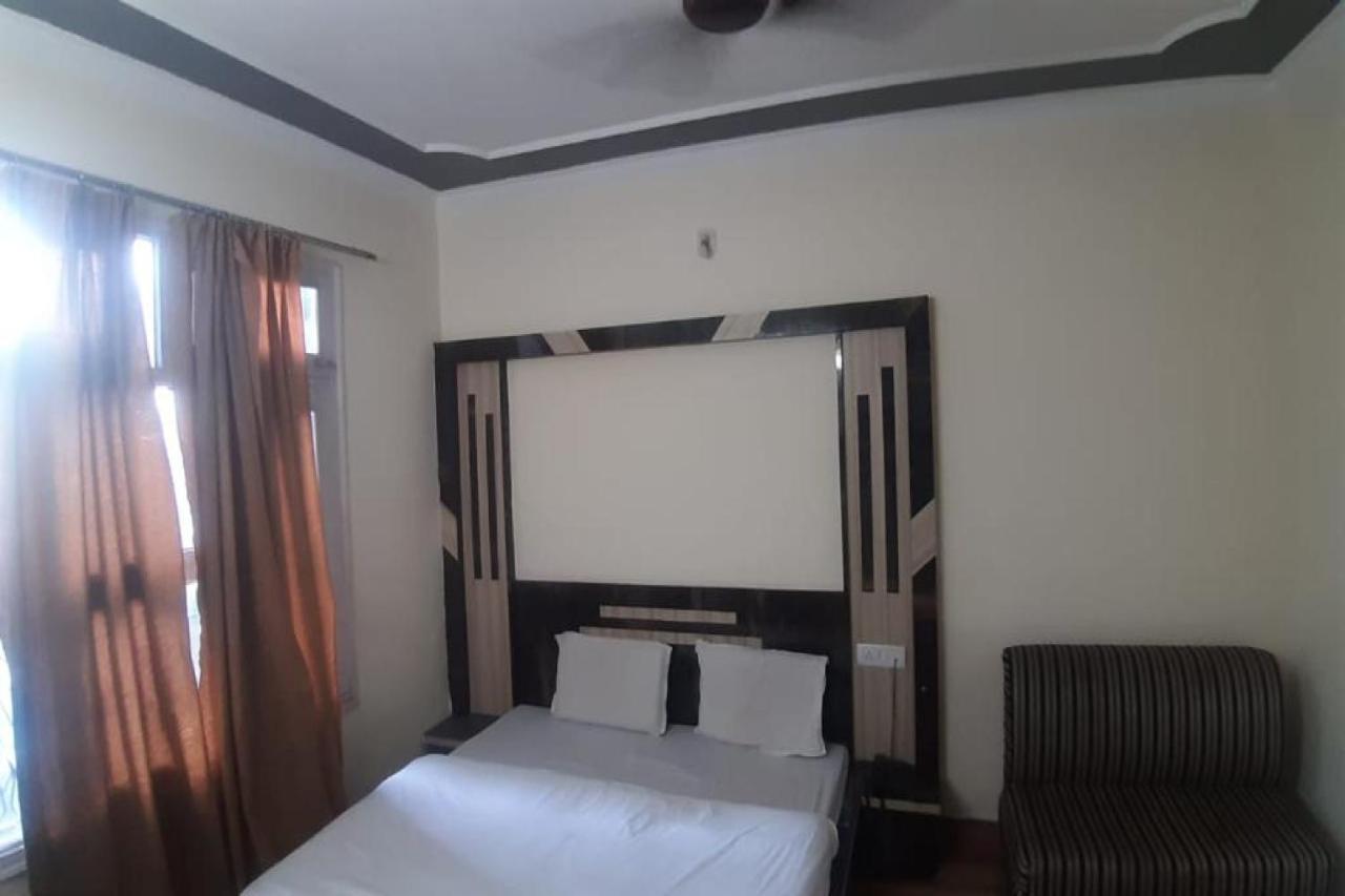 Oyo 81211 Hotel Janta Катра Экстерьер фото