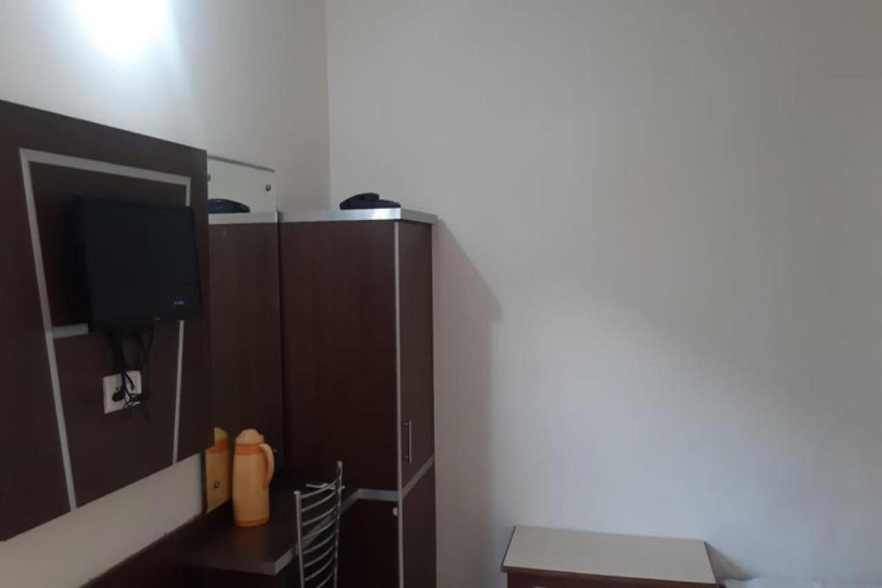 Oyo 81211 Hotel Janta Катра Экстерьер фото