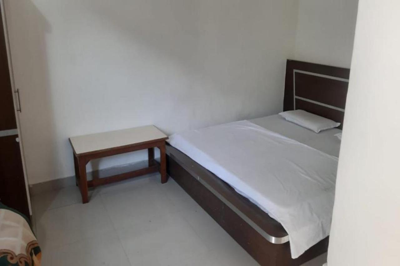 Oyo 81211 Hotel Janta Катра Экстерьер фото